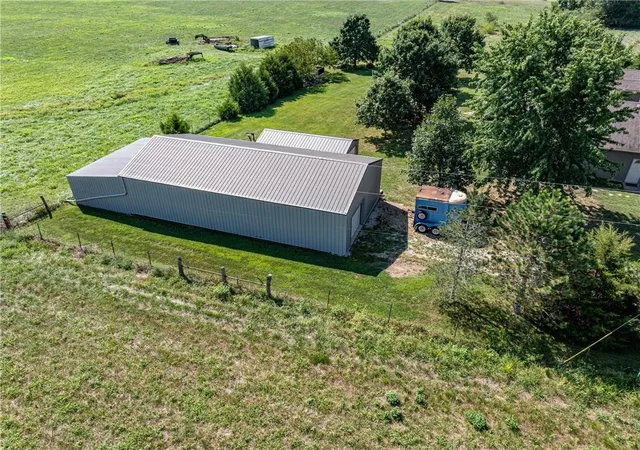 4th image of 186 Ne 901P Rd, Clinton, MO 64735 | MLS# 2637722
