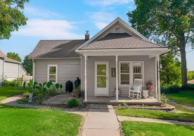 Single family home for sale at 519 Reaser St, Leavenworth, KS 66048 | MLS# 2637730