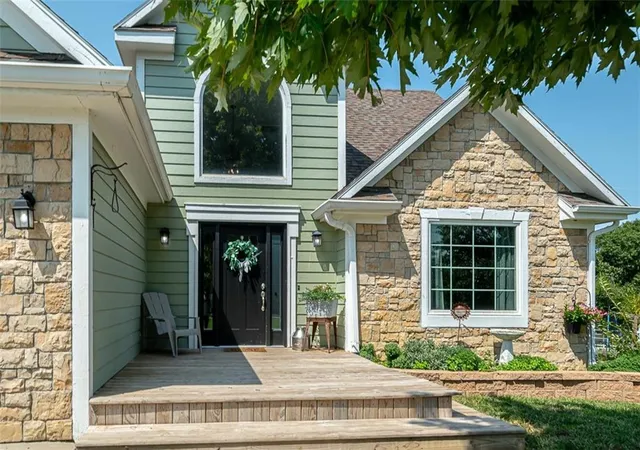 3rd image of 1581 Shawnee Rd, Pomona, KS 66076 | MLS# 2637736