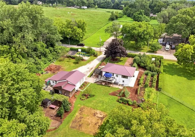 2nd image of 507 E 127th St, Kansas City, MO 64145 | MLS# 2637738