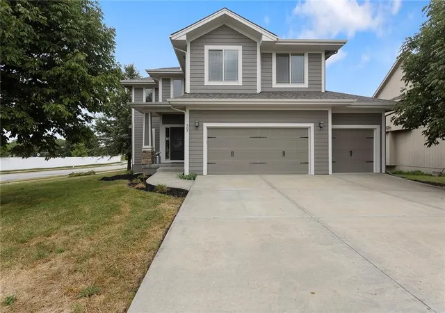 Photo 1 of Single family home for sale at 505 Sw Webster Dr, Blue Springs, MO 64014 | MLS# 2637742 | Listing updated on 2026-10-19