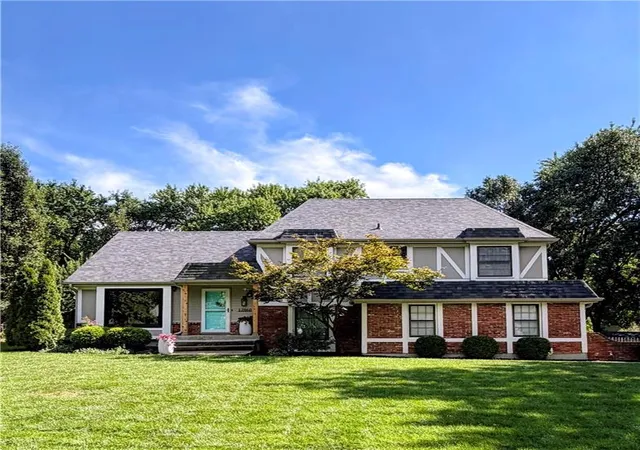 Photo 2 of Sale Pending at 12860 Sagamore Rd, Leawood, KS 66209 | MLS# 2637752 | Listing updated on 2026-09-21