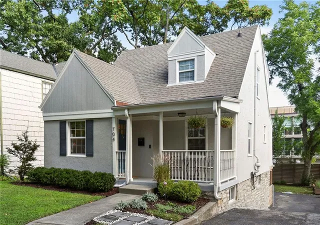 Photo 2 of Sale Pending at 704 E 63rd Ter, Kansas City, MO 64113 | MLS# 2637753 | Listing updated on 2026-08-31