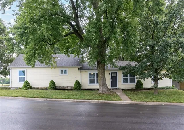 1st image of 601 S Webster St, Spring Hill, KS 66083 | MLS# 2637756