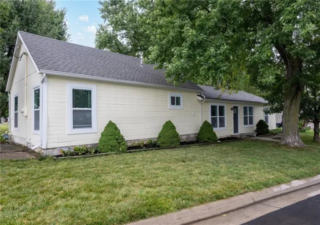 2nd image of 601 S Webster St, Spring Hill, KS 66083 | MLS# 2637756
