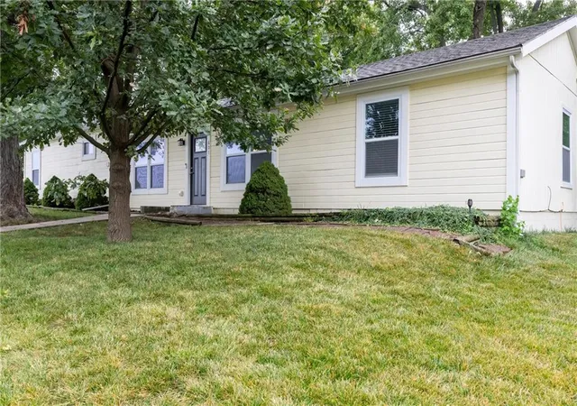 Photo 3 of Sale Pending at 601 S Webster St, Spring Hill, KS 66083 | MLS# 2637756 | Listing updated on 2026-08-29