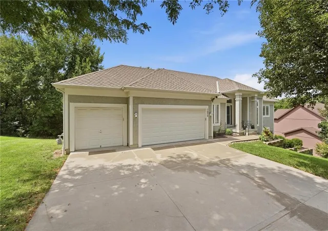 image of 7650 Forest Park Dr, Shawnee, KS 66217 | MLS# 2637776