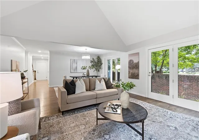 2nd image of 5204 W 112th St, Leawood, KS 66211 | MLS# 2637778