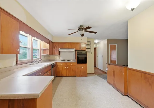 image of 142 W Shawnee St, Gardner, KS 66030 | MLS# 2637779