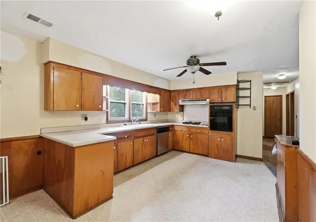 image of 142 W Shawnee St, Gardner, KS 66030 | MLS# 2637779