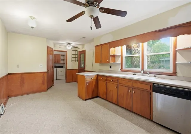 image of 142 W Shawnee St, Gardner, KS 66030 | MLS# 2637779