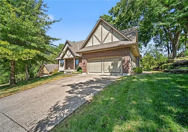 Photo 3 of Single family home for sale at 2414 Springcreek Ct, Blue Springs, MO 64015 | MLS# 2637786 | Listing updated on 2026-10-08