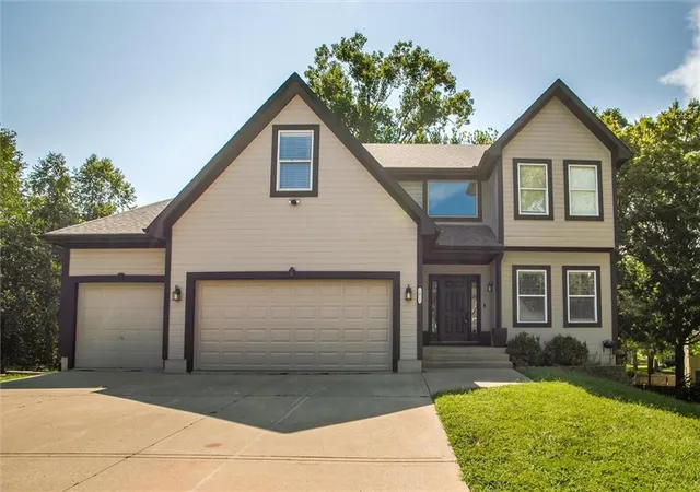 1st image of 1021 Sw 13th Ter, Lee's Summit, MO 64081 | MLS# 2637788