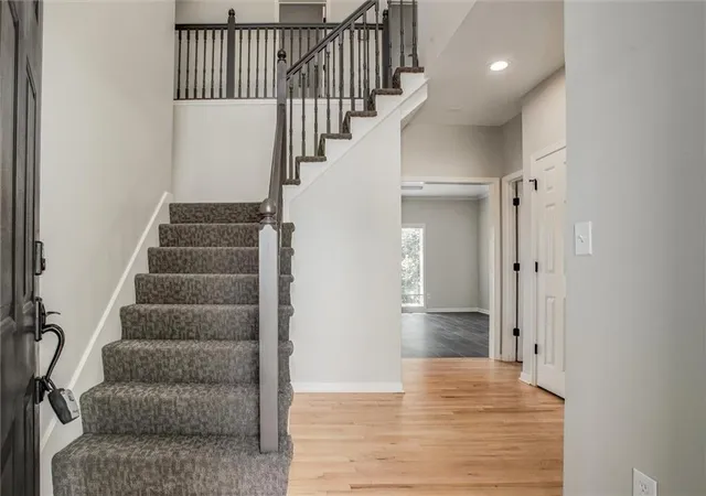 2nd image of 1021 Sw 13th Ter, Lee's Summit, MO 64081 | MLS# 2637788