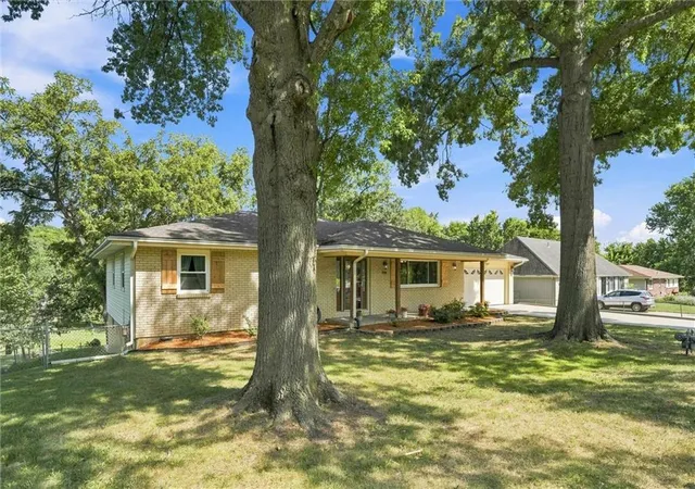 4th image of 743 Linda Ln, Bonner Springs, KS 66012 | MLS# 2637790
