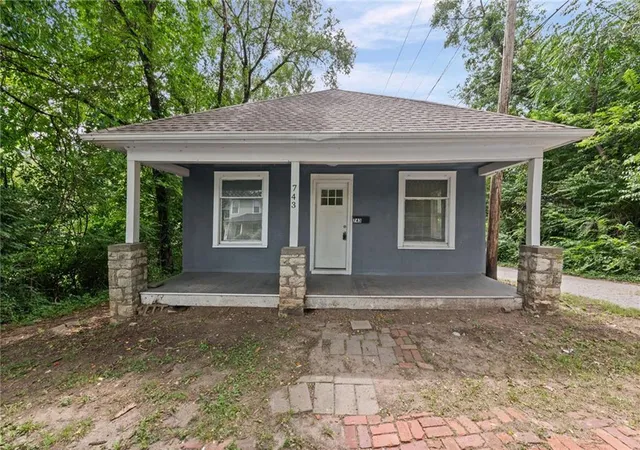 1st image of 743 Kickapoo St, Leavenworth, KS 66048 | MLS# 2637792