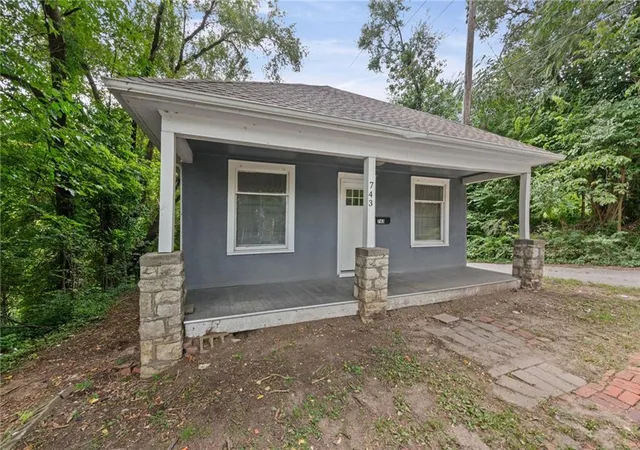Photo 3 of Single family home for sale at 743 Kickapoo St, Leavenworth, KS 66048 | MLS# 2637792 | Listing updated on 2026-08-21