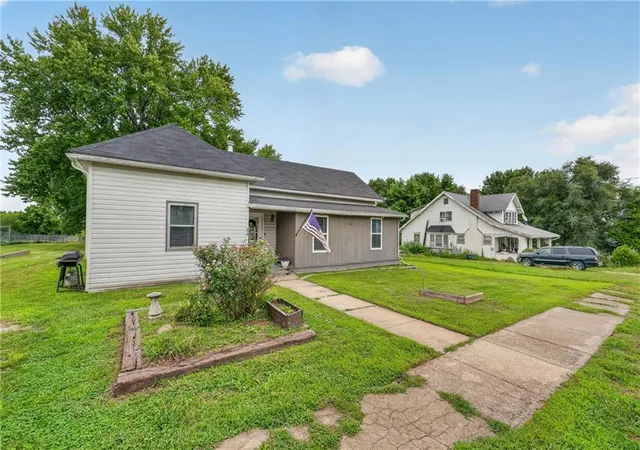 1st image of 212 W 3rd St, Rayville, MO 64084 | MLS# 2637793