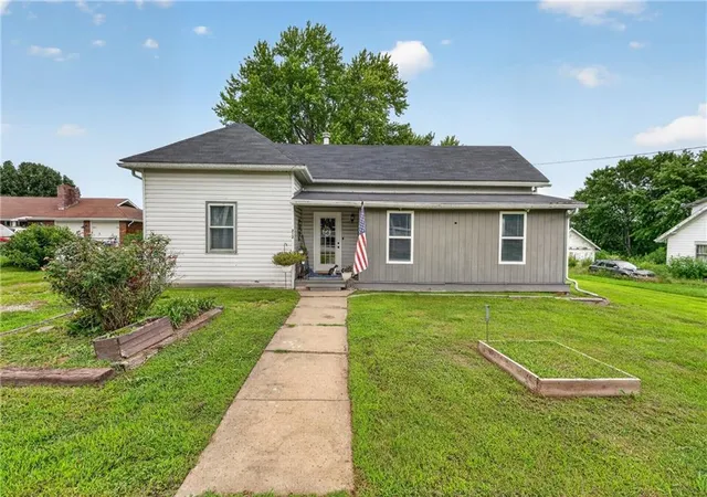 Photo 2 of Single family home for sale at 212 W 3rd St, Rayville, MO 64084 | MLS# 2637793 | Listing updated on 2026-09-02
