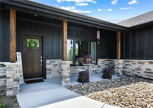 3rd image of 1301 W 4Th St, Cameron, MO 64429 | MLS# 2637796