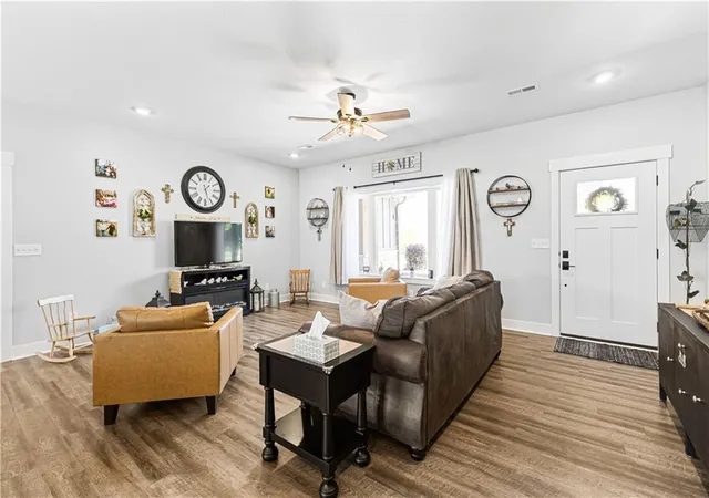 5th image of 1301 W 4Th St, Cameron, MO 64429 | MLS# 2637796