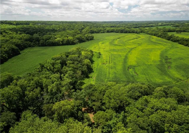 3rd image of 10123 Se Shadden Rd, Overbrook, KS 66524 | MLS# 2637798