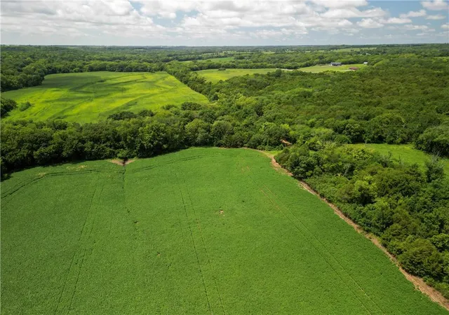 4th image of 10123 Se Shadden Rd, Overbrook, KS 66524 | MLS# 2637798