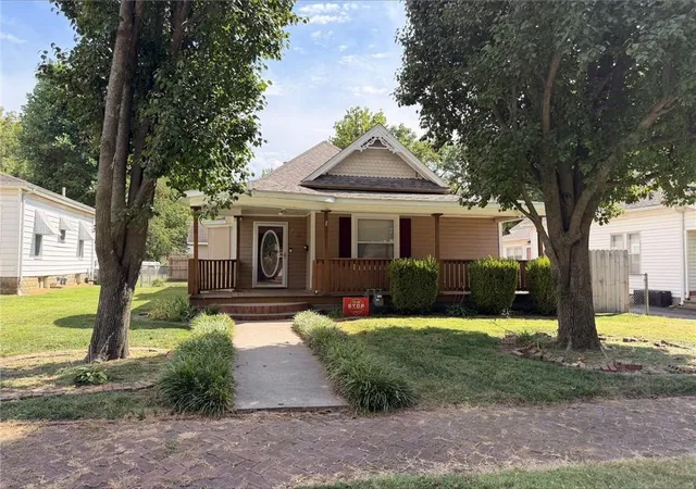 1st image of 713 W 1st St, Pittsburg, KS 66762 | MLS# 2637802