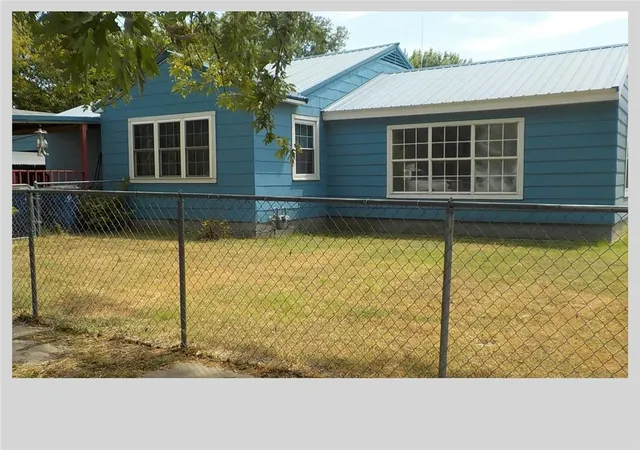 1st image of 307 W North St, Coffeyville, KS 67337 | MLS# 2637803
