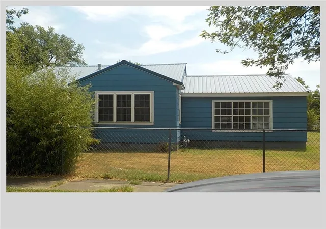 2nd image of 307 W North St, Coffeyville, KS 67337 | MLS# 2637803