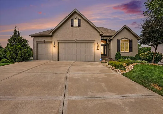 1st image of 1905 Ne 100th Ter, Kansas City, MO 64155 | MLS# 2637806