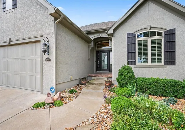 2nd image of 1905 Ne 100th Ter, Kansas City, MO 64155 | MLS# 2637806