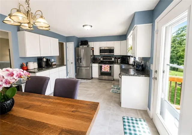 Photo 3 of Sale Pending at 1209 NW Golfview Dr, Grain Valley, MO 64029 | MLS# 2637808 | Listing updated on 2026-08-23