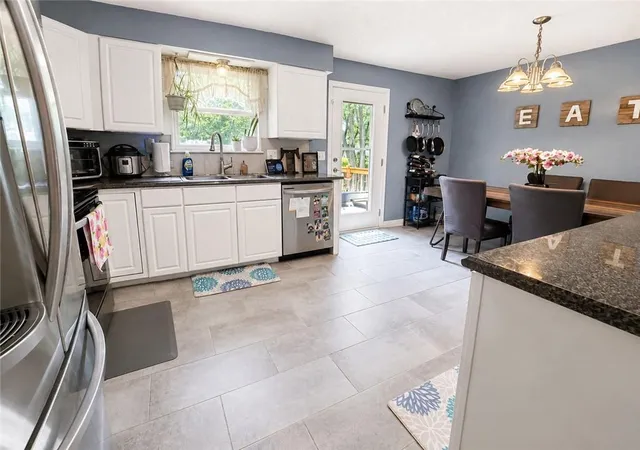 Photo 4 of Sale Pending at 1209 NW Golfview Dr, Grain Valley, MO 64029 | MLS# 2637808 | Listing updated on 2026-08-23