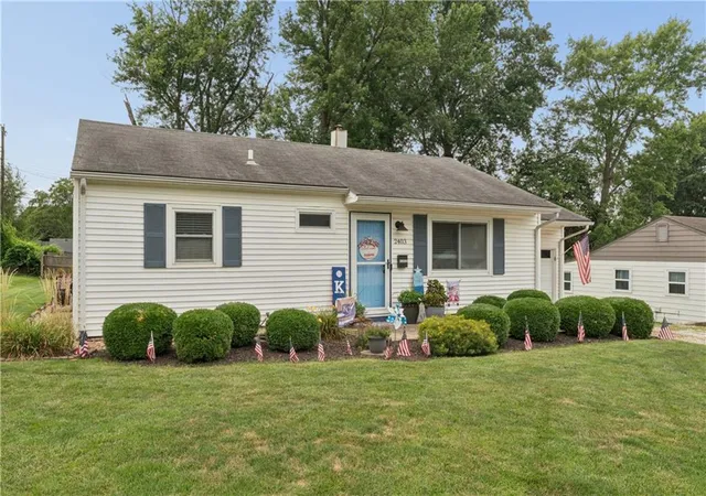 2nd image of 2403 59th St, Gladstone, MO 64118 | MLS# 2637811