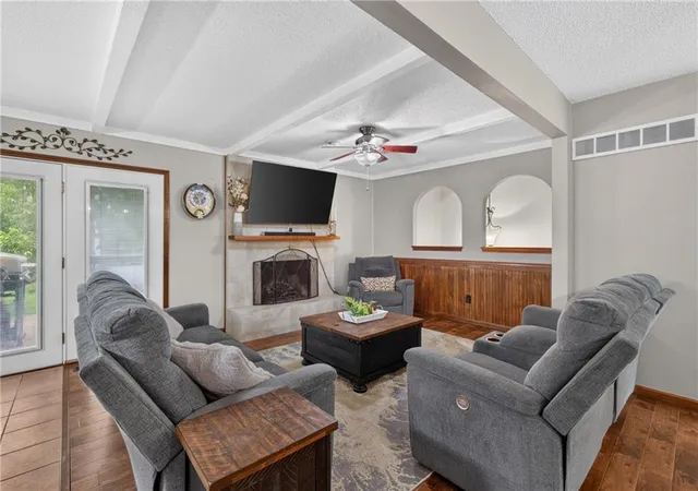 Photo 3 of Sale Pending at 3523 Ne Stanton St, Lees Summit, MO 64064 | MLS# 2637814 | Listing updated on 2026-08-25