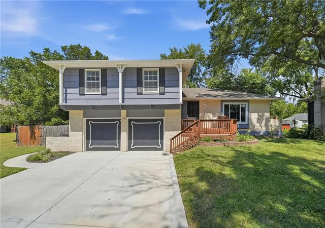 Photo 1 of Sale Pending at 1002 E Willow Dr, Olathe, KS 66061 | MLS# 2637815 | Listing updated on 2026-09-06