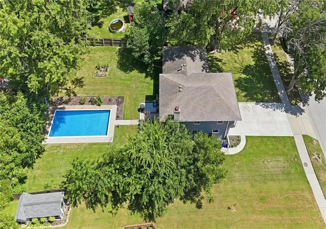 Photo 2 of Sale Pending at 1002 E Willow Dr, Olathe, KS 66061 | MLS# 2637815 | Listing updated on 2026-09-06