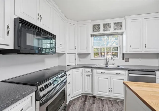 Photo 3 of Sale Pending at 1002 E Willow Dr, Olathe, KS 66061 | MLS# 2637815 | Listing updated on 2026-09-06