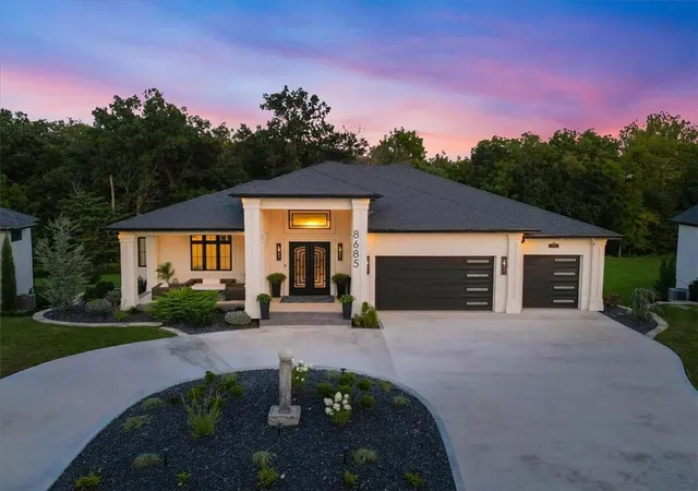 Single family home for sale at 8685 NE Shl Crk Valley Dr, Kansas City, MO 64157 | MLS# 2637820