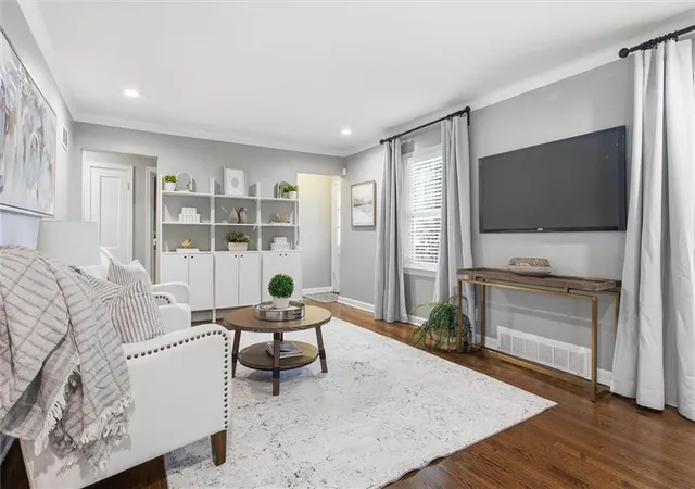 Photo 4 of Sale Pending at 8439 Ward Pkwy Plz, Kansas City, MO 64114 | MLS# 2637823 | Listing updated on 2026-08-23