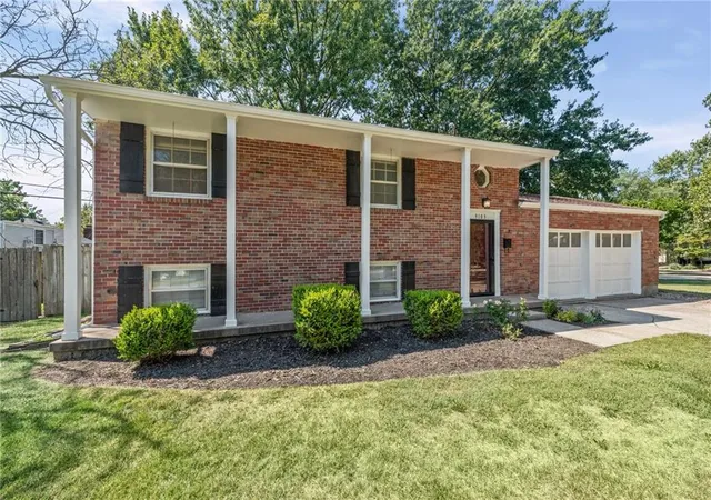 Photo 3 of Sale Pending at 9103 W 101st Street, Overland Park, KS 66212 | MLS# 2637826 | Listing updated on 2026-09-13