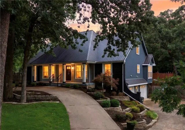 2nd image of 4735 Summit Ct, Shawnee, KS 66216 | MLS# 2637829