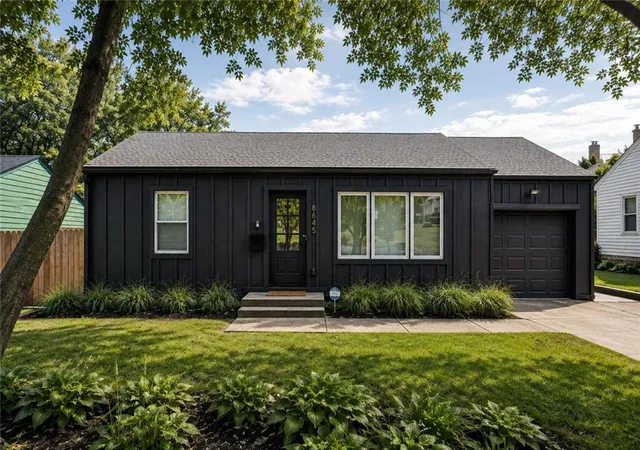 1st image of 8645 Sleepy Hollow Rd, Kansas City, MO 64114 | MLS# 2637836
