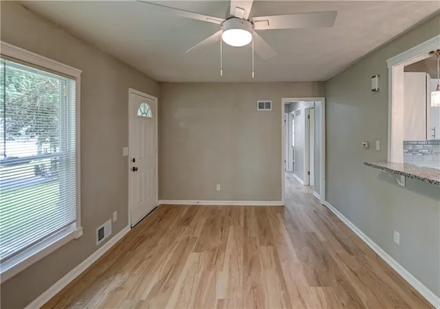 2nd image of 512 Nw Lakeview Rd, Blue Springs, MO 64014 | MLS# 2637837