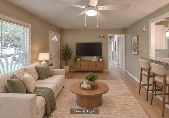 Photo 2 of Single family home for sale at 512 Nw Lakeview Rd, Blue Springs, MO 64014 | MLS# 2637837 | Listing updated on 2026-10-03