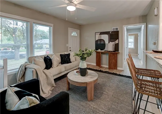 Photo 3 of Single family home for sale at 512 Nw Lakeview Rd, Blue Springs, MO 64014 | MLS# 2637837 | Listing updated on 2026-10-16