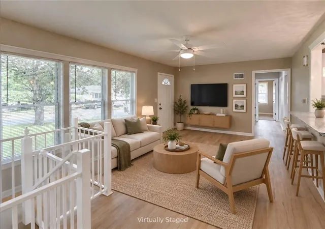 Photo 4 of Single family home for sale at 512 NW Lakeview Rd, Blue Springs, MO 64014 | MLS# 2637837 | Listing updated on 2026-10-03
