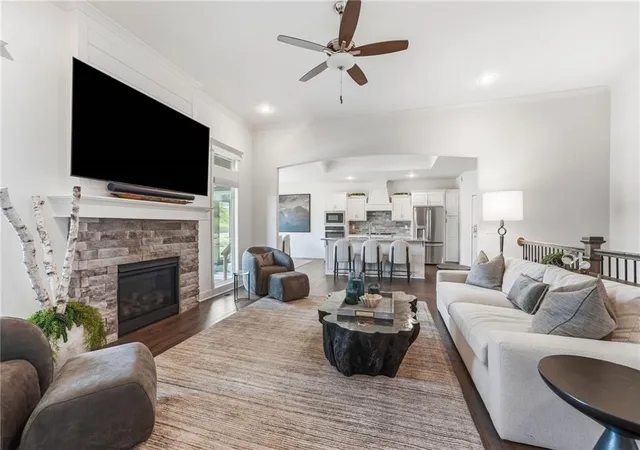 Photo 2 of Single family home for sale at 10322 N Winchester Ave, Kansas City, MO 64156 | MLS# 2637840 | Listing updated on 2026-10-17