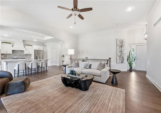 Single family home for sale at 10322 N Winchester Ave, Kansas City, MO 64156 | MLS# 2637840